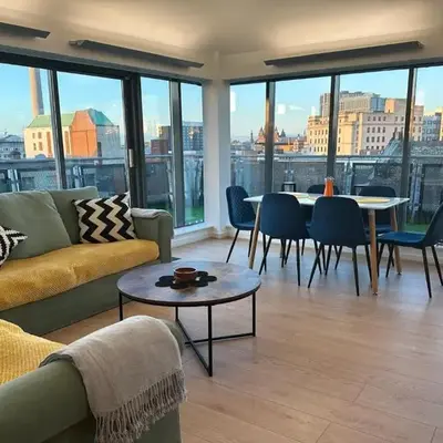City Centre Penthouse on Concert Square with City Views