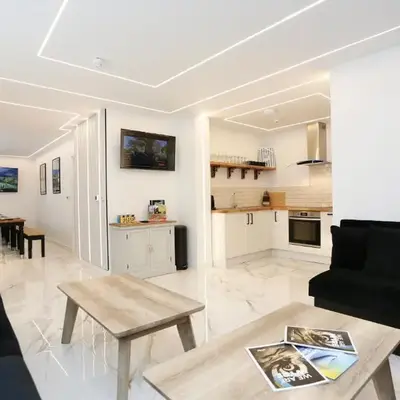 STAY BY THE SEA Deluxe Apartment