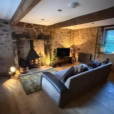 The Snug- A beautiful and characterful property connected to a historic Georgian Manor House