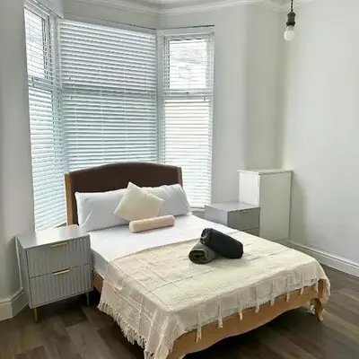 Chic 2 Apartment Family Home