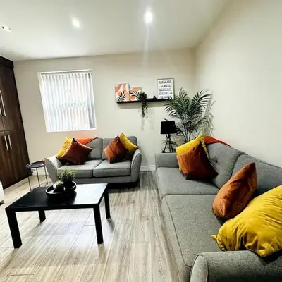 Lovat House - Large 6-Bedroom Property