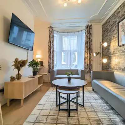 Bright 4BR Home Near Anfield & Free Parking