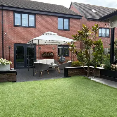 Modern Detached House with multiple parking and large garden next to Anfield Stadium