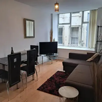 City-center Flat Sleeps 4 with Balcony
