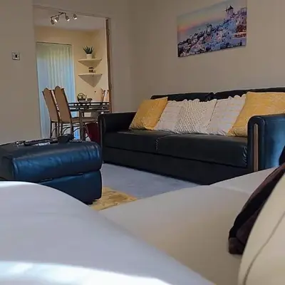 Modern luxury 3-bedroom guesthouse in Wigan