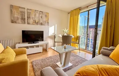 a living room with a couch and a tv at Stylish City Centre Stay - 4 mins to station - Fast Wifi - Near Stadiums in Liverpool