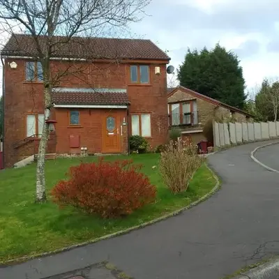 Two bedroom home in quite culdisac over looking hospital