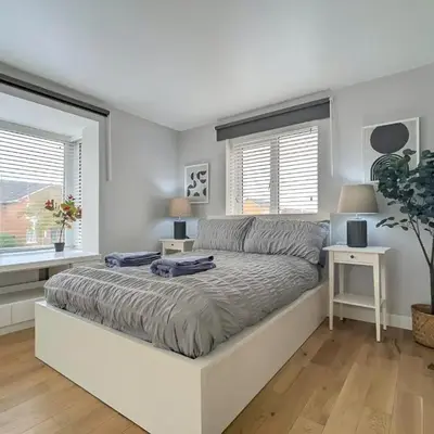 Spacious 5BR Home Near Central Liverpool Parking
