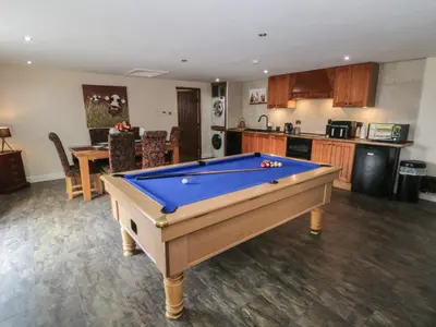 a room with a pool table in a kitchen at Pompian Lodge in Leyland