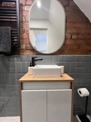 a bathroom with a white sink and a mirror at Liverpool Jasmine House - Spacious 2-Bed Near Anfield Stadium in Liverpool