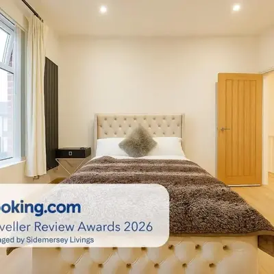 SidemerseyLivings - Step-Free 4BR Home