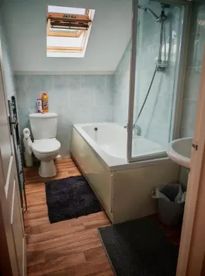 a bathroom with a tub and a toilet and a sink at MARLEY MANSIONS APARTMENT Clarendon FT3 in Wallasey