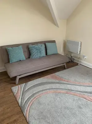 a living room with a couch and a rug at MARLEY MANSIONS APARTMENT Clarendon FT3 in Wallasey