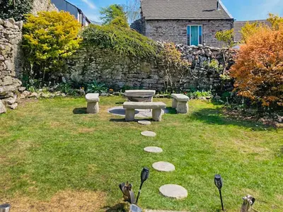 a picnic table sitting in the middle of a yard at Oronsay Cottage in Ulverston
