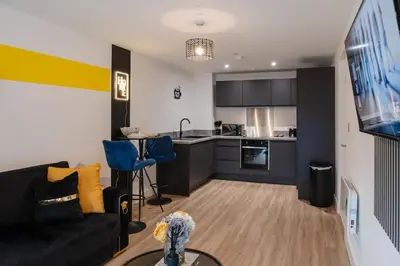 Gallery image of Premium 2BDR Apartment By Torr Property Group Short Lets & Serviced Accommodation With Free WiFi Liverpool in Liverpool