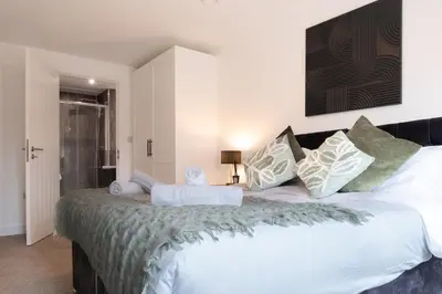 Gallery image of Premium 2BDR Apartment By Torr Property Group Short Lets & Serviced Accommodation With Free WiFi Liverpool in Liverpool