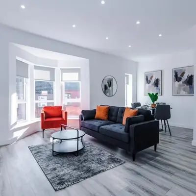 Modern 2BR Flat with Parking