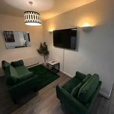 Spacious City Centre 2-Bedroom Apartment by StaySavvy Accommodation