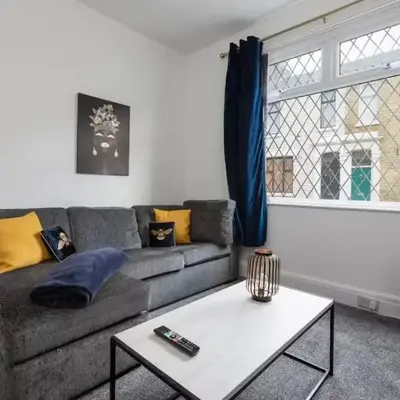 Connaught Stays - Home from Home - Sleeps 7 - Free Wifi