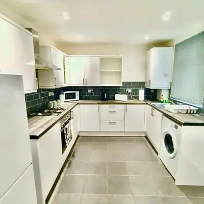 Cosy 4 Bedroom Liverpool Contractor & Family Stay