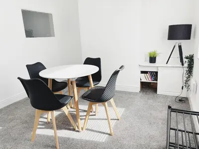 a table and four chairs in a room at Wordsworth House by Sapphire Properties -Near to BAE Systems in Barrow in Furness