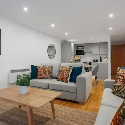 Stunning Central 2 bed Apt