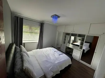 Gallery image of charming 3-bedroom house for in Liverpool