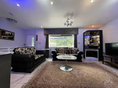 Gallery image of charming 3-bedroom house for in Liverpool