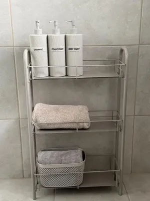 a towel rack in a bathroom with four towels at Livs cozy corner in Crossens