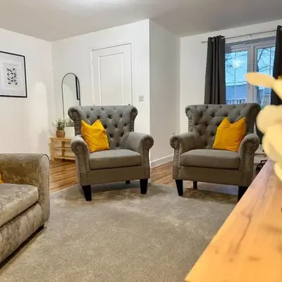 4 Bed - Parking - Fast WiFi - Desk - M6 M61 links - Pets