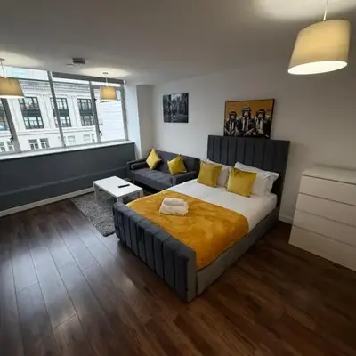 Stunning City View Studio Apartment by StaySavvy Accommodation