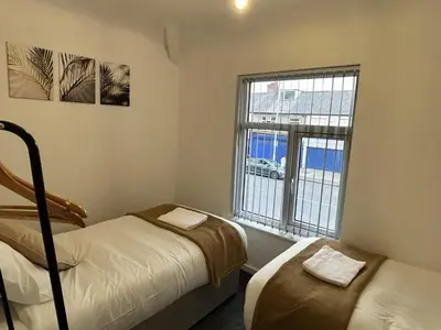 a bedroom with two beds and a window at Contractors, Discounts, Free Parking, 4 BR, Sleep7 in Bidston