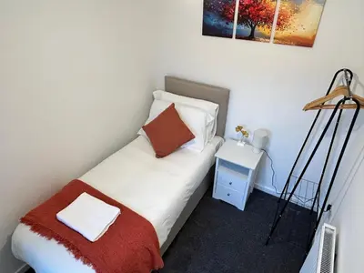 a bedroom with a bed with a red and white blanket at Contractors, Discounts, Free Parking, 4 BR, Sleep7 in Bidston