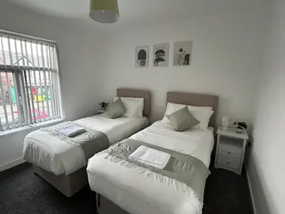 a bedroom with two beds and a window at Contractors, Discounts, Free Parking, 4 BR, Sleep7 in Bidston