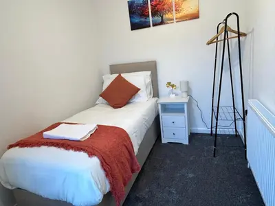 a bedroom with a bed with a red blanket at Contractors, Discounts, Free Parking, 4 BR, Sleep7 in Bidston