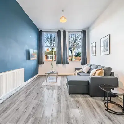 Latimer Flat 1 - Spacious 2-Bed Apt - Sleeps 7 - Ground Flr