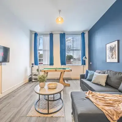 Latimer Flat 2 - Spacious 2-Bed Apt - Sleeps 7