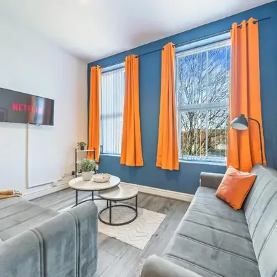 Latimer Flat 4 - Spacious 2-Bed Apt - Sleeps 6