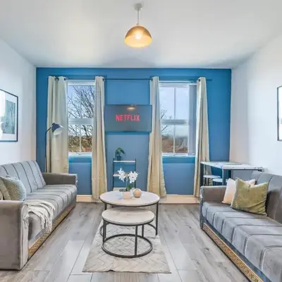 Latimer Flat 6 - Spacious 2-Bed Apt - Sleeps 7