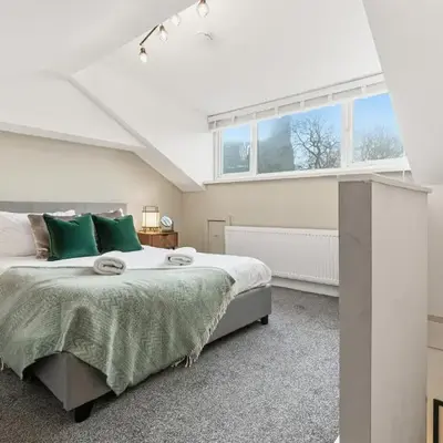 Stunning 3B Home