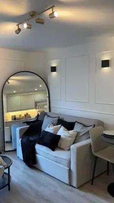 a living room with a couch and a kitchen at Liverpool Central City Centre Modern Apartment - Sleeps 4 in Liverpool