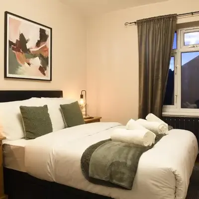Elegant Bolton Home Garden Free Parking Sleeps 7