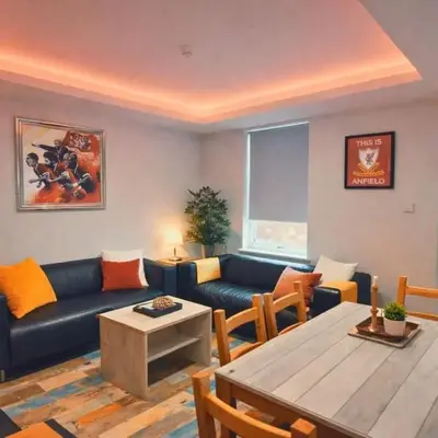The Red Lounge House Near Anfield sleeps 14 LFC