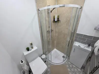 a bathroom with a shower and a toilet at Anfield 4 min walk Sleeps 7 4BR 5Bed 3Bathrooms in Liverpool