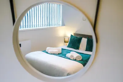 a mirror image of a bed in a bedroom at Spacious 6-Bedroom Central Blackpool in Blackpool