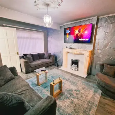Amazing Spacious 3BDR Home Near LFC Stadium