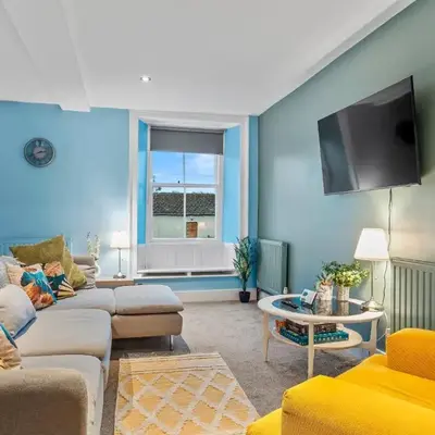 Large House in Central Ulverston Sleeps 10 - Pass the Keys
