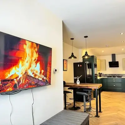 Sleeps 12 TV in Every Room 6 Bedrooms