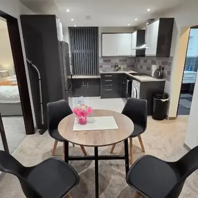 Modern 2-Bed High Spec Flat Apartment in Town Centre