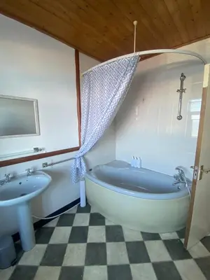 Gallery image of Bay Roomz Hotel in Bare